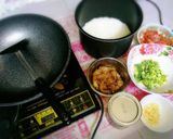 รูปขั้นตอนการทำที่ 1 ของ ข้าวผัดไก่คะน้าน้ำพริกเผากุนเชียงทอดกระเทียมกรอบ