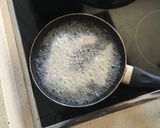 Foto del paso 4 de la receta: Oreja de cerdo en adobo y frita