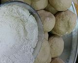 A picture of step 2 of Khasta krara paratha.
