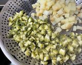 करेला/आलू की सूखी सब्ज़ी(karela / aloo ki sukhi sabzi recipe in hindi) रेसिपी चरण 1 फोटो
