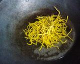 Foto langkah ke 1 dari resep Mie goreng saos tiram.