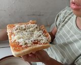 Foto langkah ke 3 dari resep Roti Tawar Pizza.