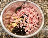 Foto del paso 3 de la receta: Pastel salado con queso y aceitunas