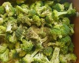 Foto del paso 2 de la receta: Crema de brócoli sin lácteos con crutones caseros