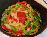 Foto del paso 3 de la receta: Filetes de ternera en salsa de pimientos verdes y rojos