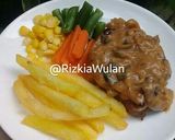 Foto langkah ke 6 dari resep Steak Sapi Saus Jamur.
