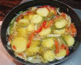 Foto del paso 2 de la receta Patatas a lo pobre con huevos