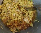Foto langkah ke 6 dari resep Mie goreng nyemek simple.