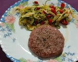 Foto del paso 4 de la receta: Hamburguesa a la plancha con verduras salteadas