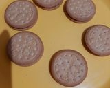 A picture of step 3 of Instant choco pie.