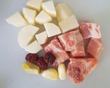 A picture of step 1 of Pork Ribs Soup with White Raddish.
