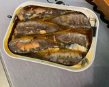 Une image de l'étape 4 de Tomates farcies aux sardines à l'huile, feta et herbes.