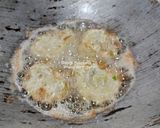Foto langkah ke 3 dari resep Dadar Bungkuh (Dadar Ikan Teri Nasi Segar).