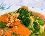 Foto langkah ke 5 dari resep Cah Brokoli Wortel Bawang Putih (TIPS brokoli lebih hijau).