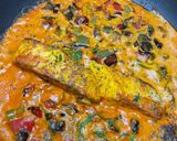 Une image de l'étape 4 de Saumon, poivrons, sauce tomate et crème fraîche.