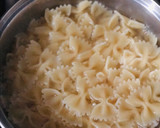 Foto del paso 2 de la receta: Pasta al pesto con tomates salteados