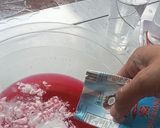 Foto langkah ke 2 dari resep Es Pink Lava Stroberi.