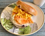 Foto del paso 3 de la receta: Bagel relleno de salmón ahumado