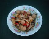 Foto langkah ke 6 dari resep Oseng Jamur shimeji Bakso Pedes.
