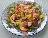 Foto del paso 1 de la receta: Ensalada templada de salmón con mango