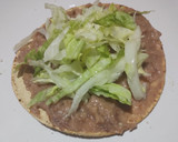 Foto del paso 2 de la receta: Tostadas de frijoles