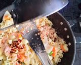 A picture of step 3 of Macaroni in butter and roasted sesame dressing.