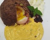 Foto del passaggio 8 della ricetta Polpetta con cuore alla coque, salsa alla zucca, spuma di parmigiano e caviale di aceto balsamico