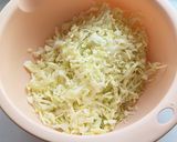 Gambar langkah 1 resipi Coleslaw.
