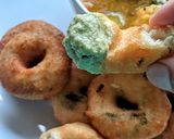 A picture of step 3 of Medu Vadas.