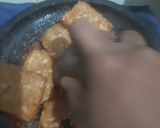 Foto langkah ke 4 dari resep Tempe Penyet Sambal Kencur dan Kemangi.
