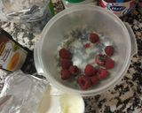 Foto del paso 9 de la receta Magdalenas fit de frambuesas y arándanos