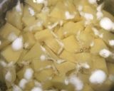 Gombás-mustáros csirkepörkölt burgonyával recept fázis 4 fotója