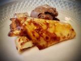 Filloas caramelizadas con crema pastelera acompañadas de helado de licor café