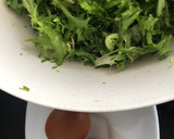 Foto del paso 1 de la receta: Buñuelos de escarola