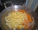 Foto langkah ke 1 dari resep Risoles Ragout isi Ayam Sayuran.