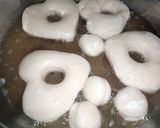 A picture of step 4 of Heart shaped donuts.