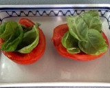 Foto del paso 3 de la receta: Tomates rellenos de mozzarella y albahaca asados