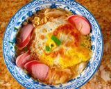 Hình bước làm 2 của món Mì kim chi trứng, xúc xích
