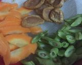 Foto langkah ke 1 dari resep Tumis Sosis Buncis Wortel.