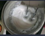 A picture of step 2 of Cream wafer biscuit with pudding.