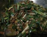 Foto langkah ke 7 dari resep Oseng suwir klothok.