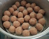 Foto langkah ke 3 dari resep Bola Ayam Isi Telur Puyuh.