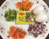 A picture of step 1 of Noodles Omelette.