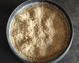 Foto del passaggio 6 della ricetta Crostata di albicocca e amaretti con frolla al rosmarino