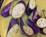 Gambar langkah 4 resipi Ayam Masak Lemak Lengkuas Cili Padi dengan Terung.