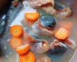 Foto langkah ke 2 dari resep Sup ikan patin.