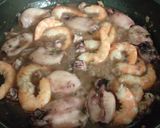 Foto del paso 7 de la receta: Brócolis salteados con pimentón y calamares con langostinos al ajillo