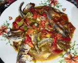 Foto langkah ke 5 dari resep Tumis Tomat Pindang Tuwek (Pindang Kendil).