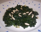 Foto del paso 5 de la receta: Espinacas con dientes de ajo y piñones