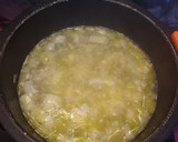 Foto del paso 1 de la receta: Crema de patata con habitas y ajos tiernos